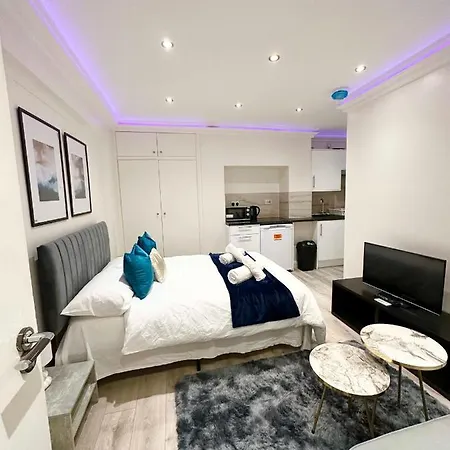 London Charm - Stylish Studio In Kensington